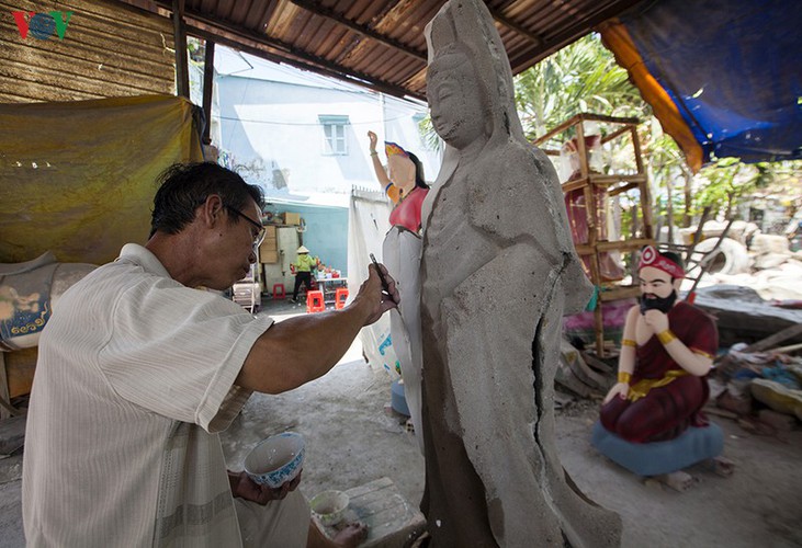 century-old craft village specialises in buddha statues in hcm city hinh 10