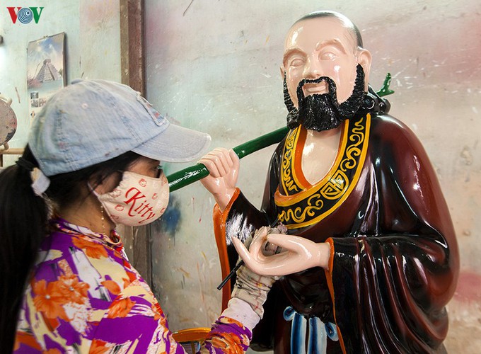 century-old craft village specialises in buddha statues in hcm city hinh 13