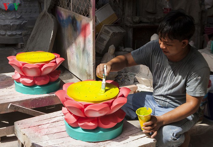 century-old craft village specialises in buddha statues in hcm city hinh 15