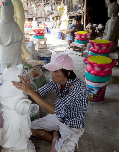 century-old craft village specialises in buddha statues in hcm city hinh 5