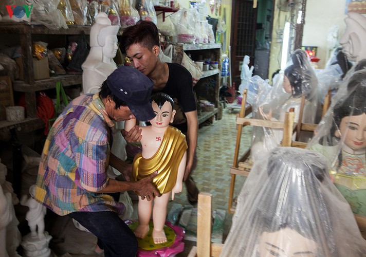 century-old craft village specialises in buddha statues in hcm city hinh 8