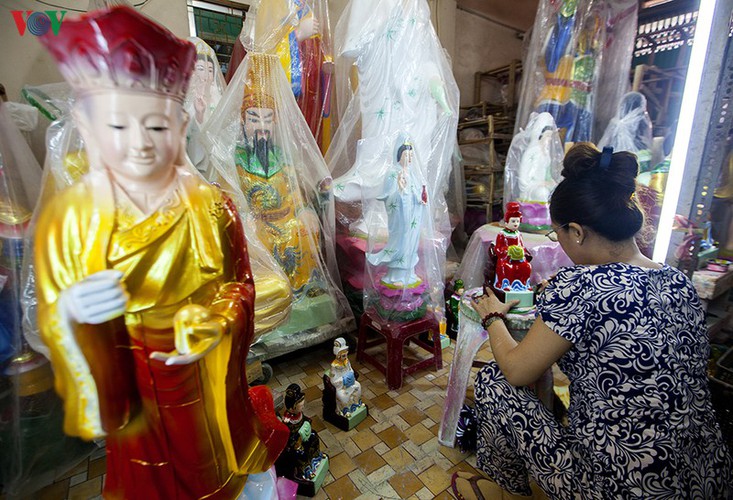 century-old craft village specialises in buddha statues in hcm city hinh 9