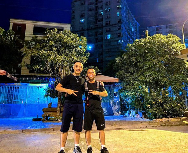 trans-vietnam walker raises vnd127 million for poor children hinh 10