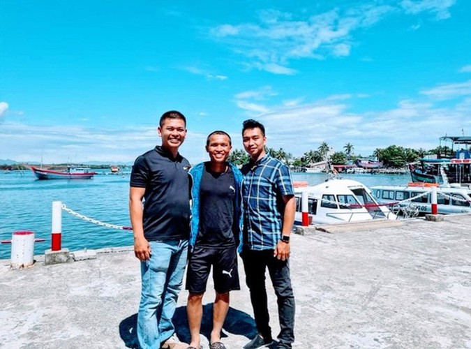 trans-vietnam walker raises vnd127 million for poor children hinh 12