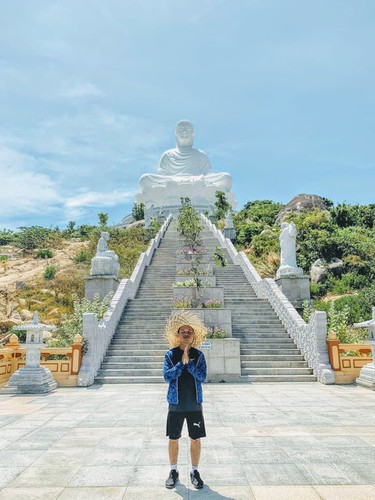 trans-vietnam walker raises vnd127 million for poor children hinh 13