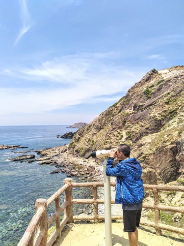 trans-vietnam walker raises vnd127 million for poor children hinh 14