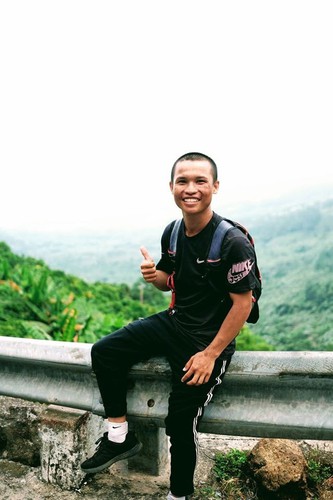 trans-vietnam walker raises vnd127 million for poor children hinh 1