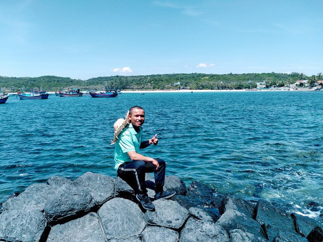 trans-vietnam walker raises vnd127 million for poor children hinh 4