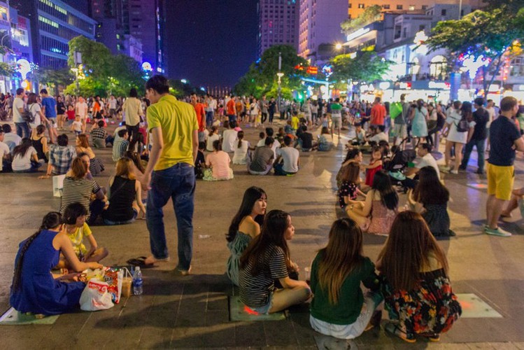 leading nightlife pedestrian streets nationwide hinh 3