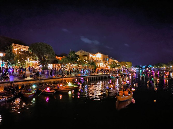 leading nightlife pedestrian streets nationwide hinh 9