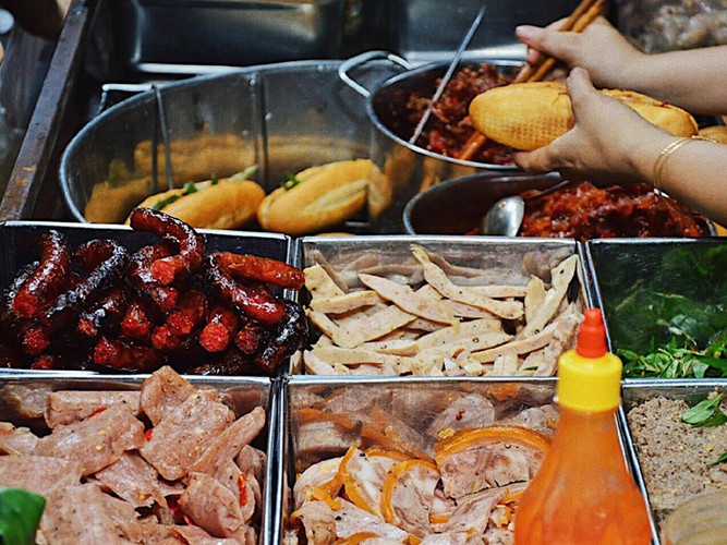 hue at night offers unforgettable experience for travelers hinh 11