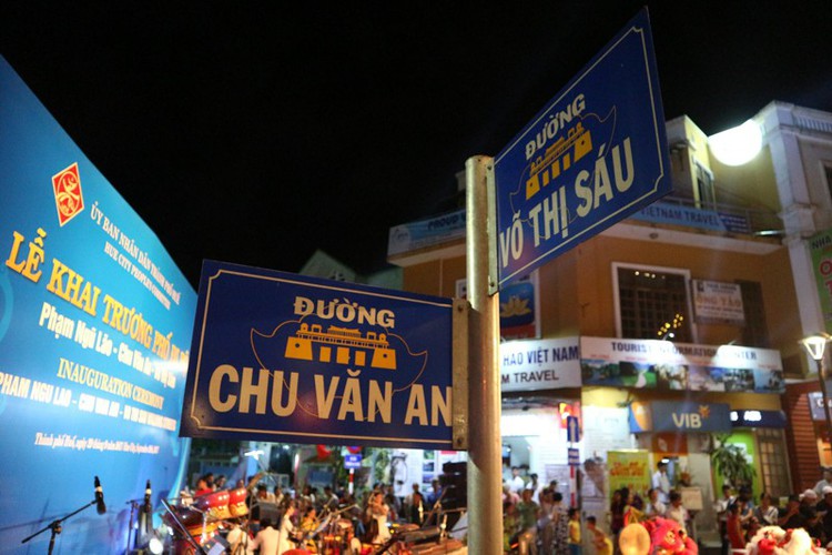 hue at night offers unforgettable experience for travelers hinh 2