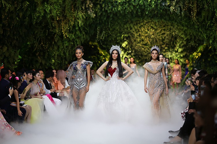 beauty queens gather for fashion show by designer hoang hai hinh 9