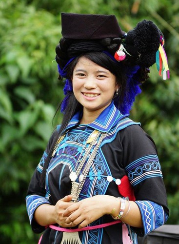 colourful headdresses of ethnic girls in mountainous region hinh 10