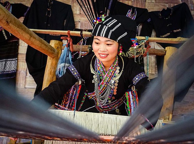 colourful headdresses of ethnic girls in mountainous region hinh 5