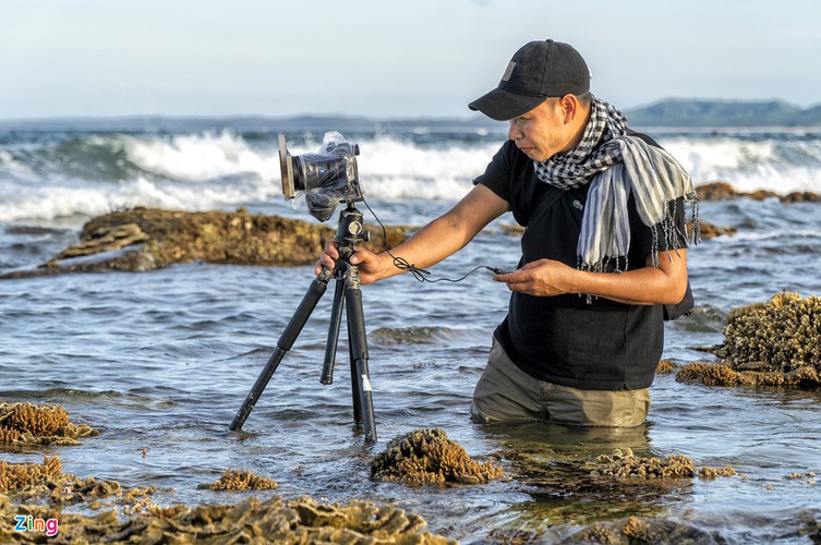 unique coral reef clusters seen above water in central coastal region hinh 4