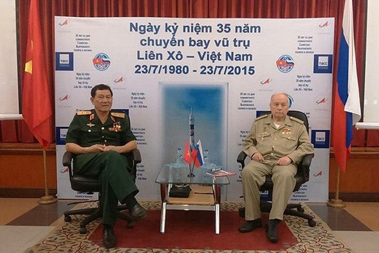 memorable images showcase local astronaut in space hinh 10