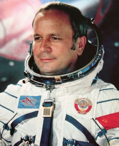 memorable images showcase local astronaut in space hinh 2