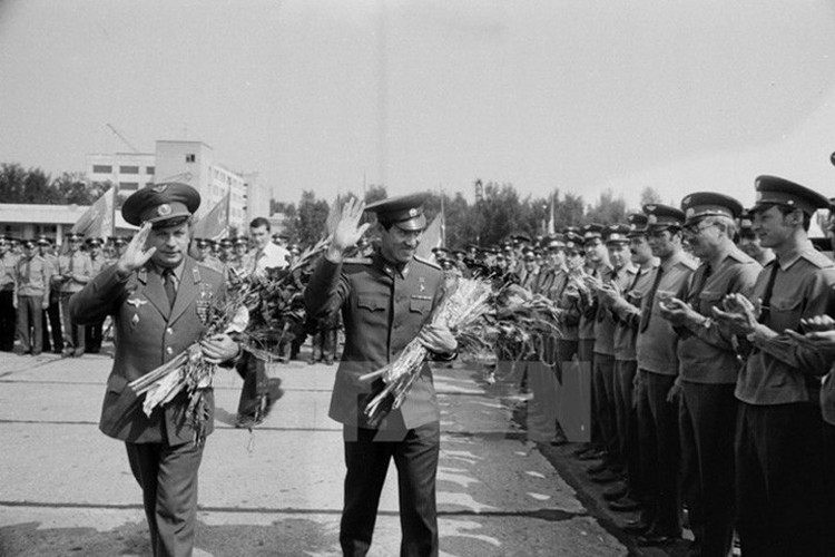 memorable images showcase local astronaut in space hinh 7