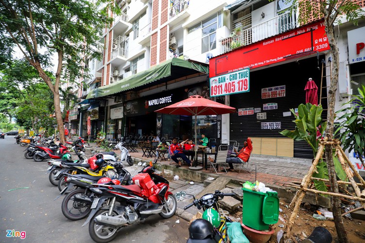 backpacker streets fall quiet amid post-covid-19 recovery period hinh 13