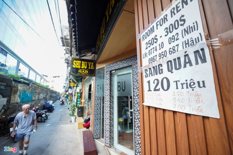 backpacker streets fall quiet amid post-covid-19 recovery period hinh 5