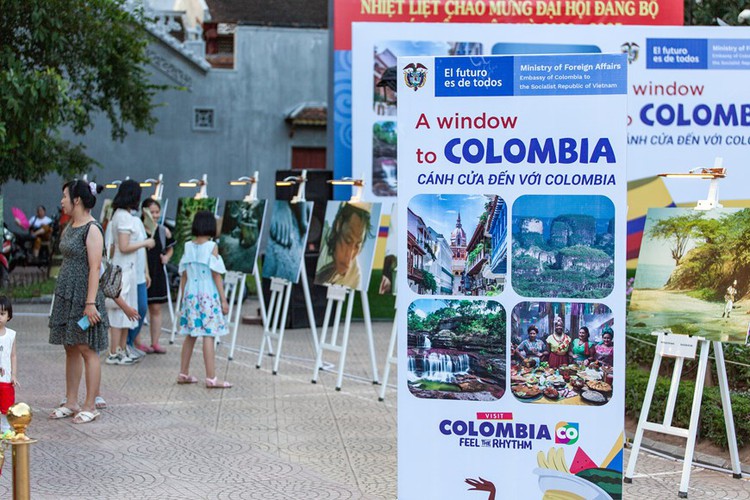 photo exhibition opens door to colombia hinh 1