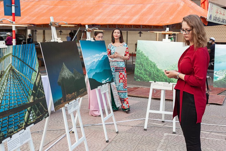 photo exhibition opens door to colombia hinh 6