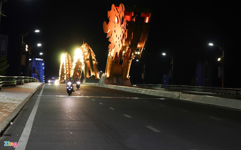 da nang falls quiet on first night of latest social distancing order hinh 1