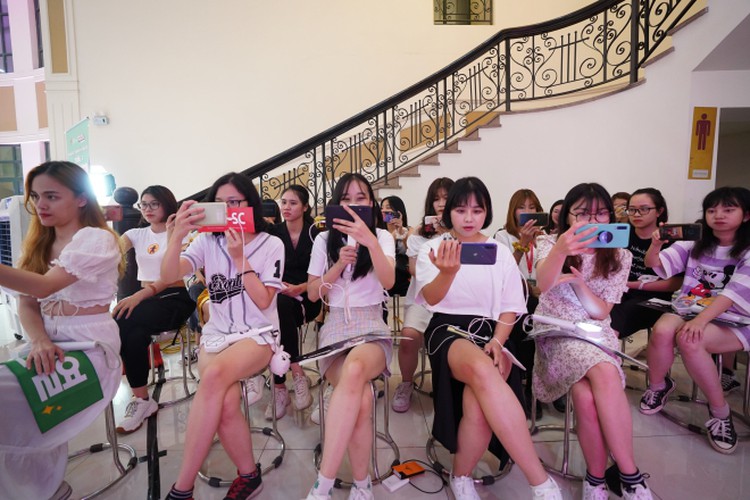 vietnamese youth thrilled by virtual k-pop show dream concert connect hinh 5