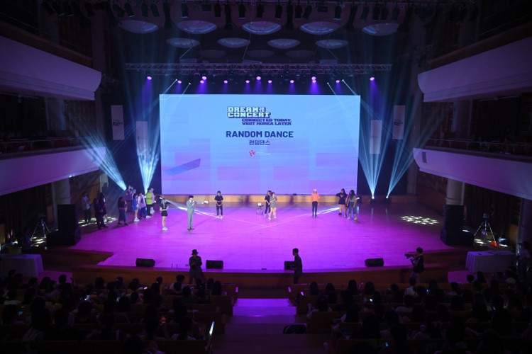 vietnamese youth thrilled by virtual k-pop show dream concert connect hinh 6