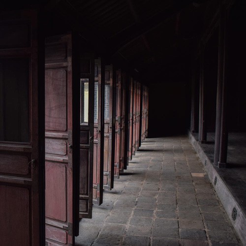 classical beauty of tu duc tomb as captured by foreigners hinh 7