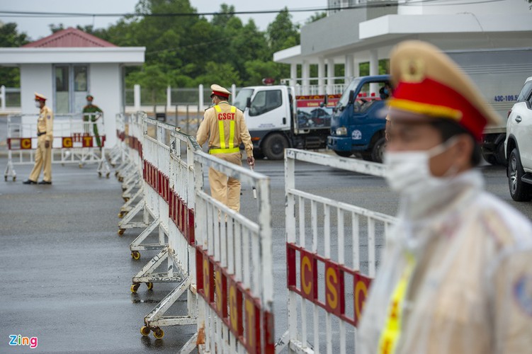 checkpoints rolled out across da nang to halt spread of covid-19 hinh 1
