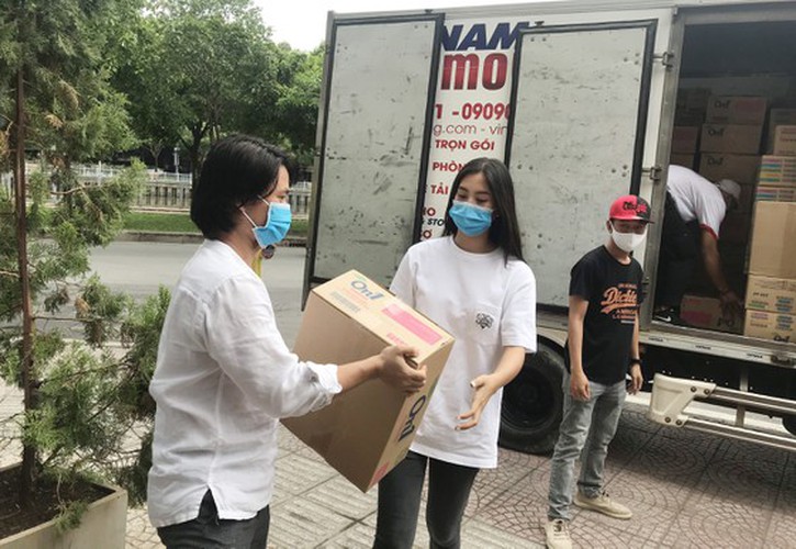 fund-raising concert for frontline doctors in da nang, quang nam hinh 13