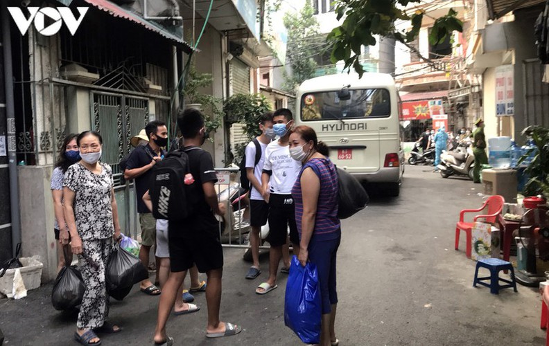 hanoi fines locals failing to wear face masks in public areas hinh 10