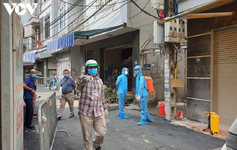 hanoi fines locals failing to wear face masks in public areas hinh 9