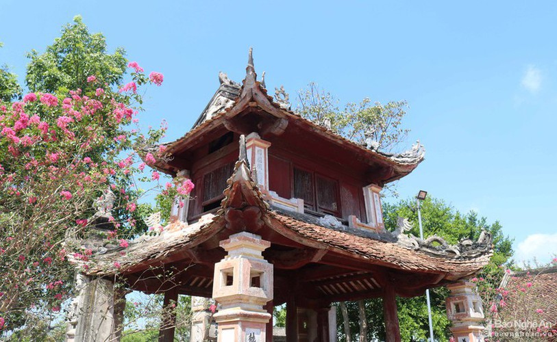 an insight into a century-old temple in nghe an hinh 2