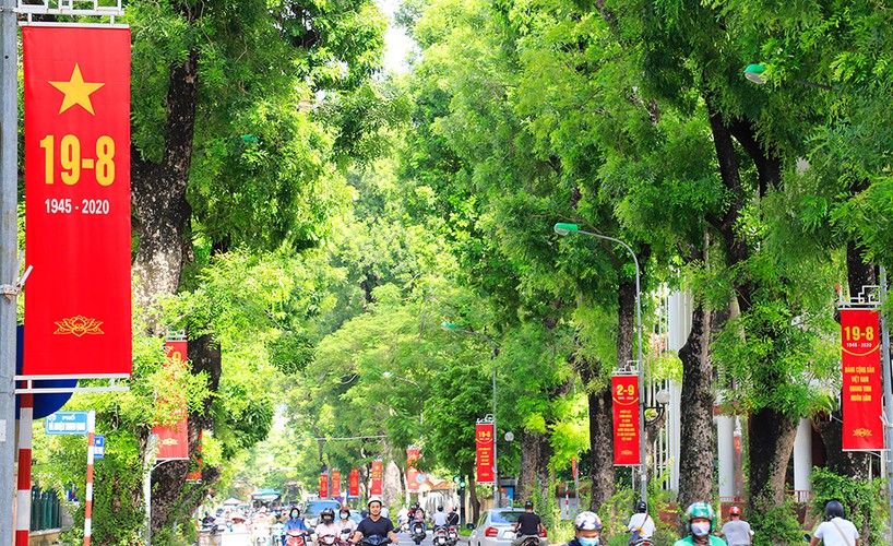 hanoi well decorated for national day celebrations hinh 1