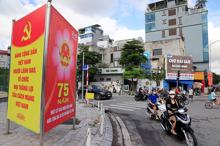 hanoi well decorated for national day celebrations hinh 5