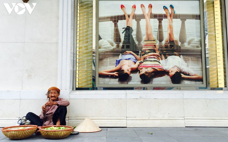 when vendors take to hanoi streets hinh 2