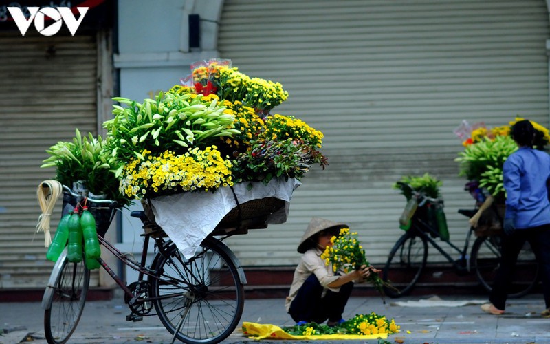 when vendors take to hanoi streets hinh 9