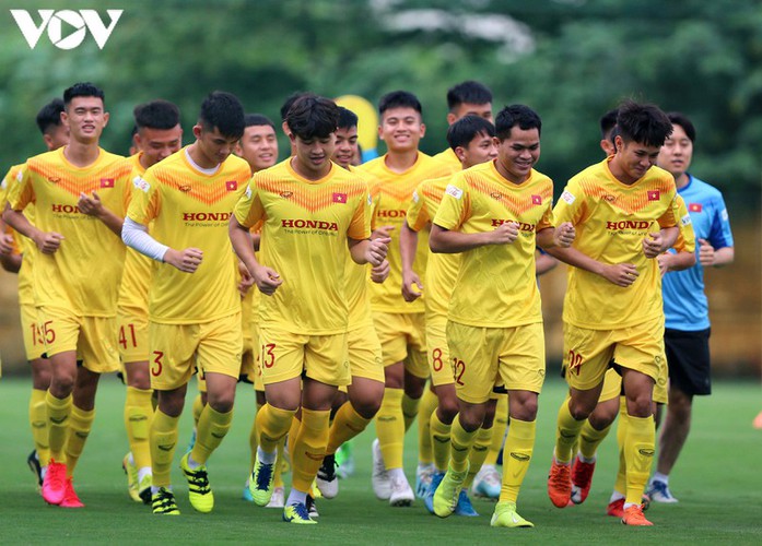 vietnam u22 players train hard in anticipation of sea games 31 hinh 10