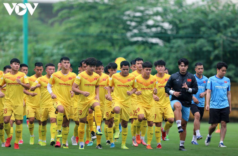 vietnam u22 players train hard in anticipation of sea games 31 hinh 1