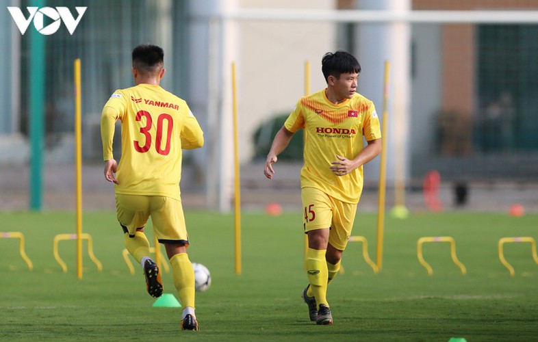 vietnam u22 players train hard in anticipation of sea games 31 hinh 3