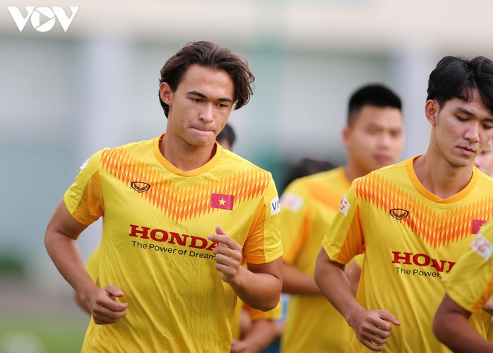 vietnam u22 players train hard in anticipation of sea games 31 hinh 5