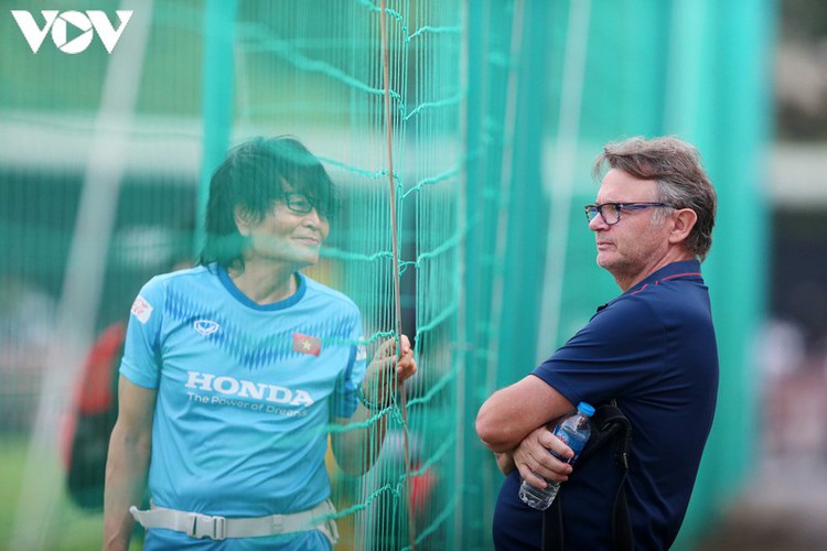 vietnam u22 players train hard in anticipation of sea games 31 hinh 8