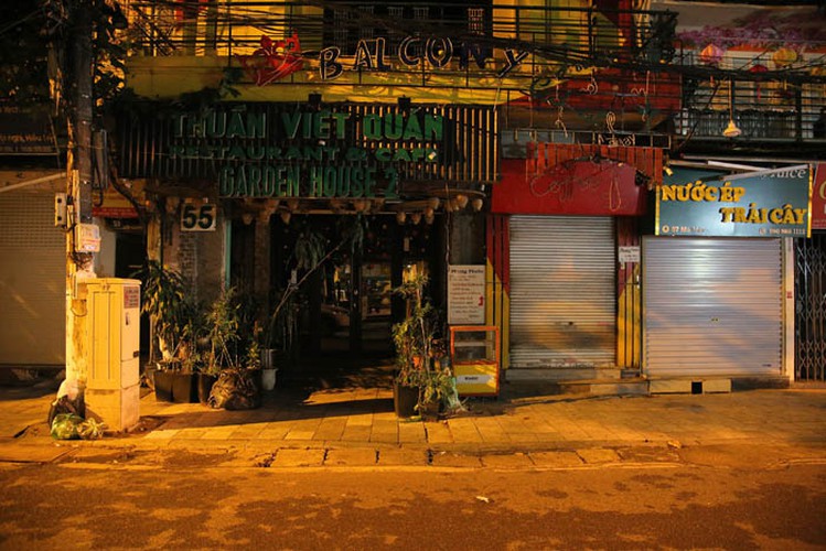hanoi old quarter street falls quiet amid covid-19 fears hinh 11