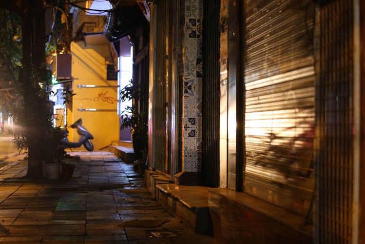 hanoi old quarter street falls quiet amid covid-19 fears hinh 13