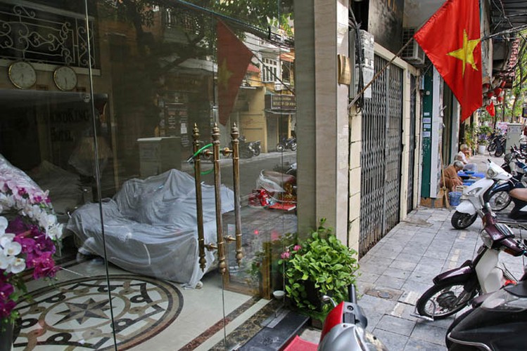 hanoi old quarter street falls quiet amid covid-19 fears hinh 2