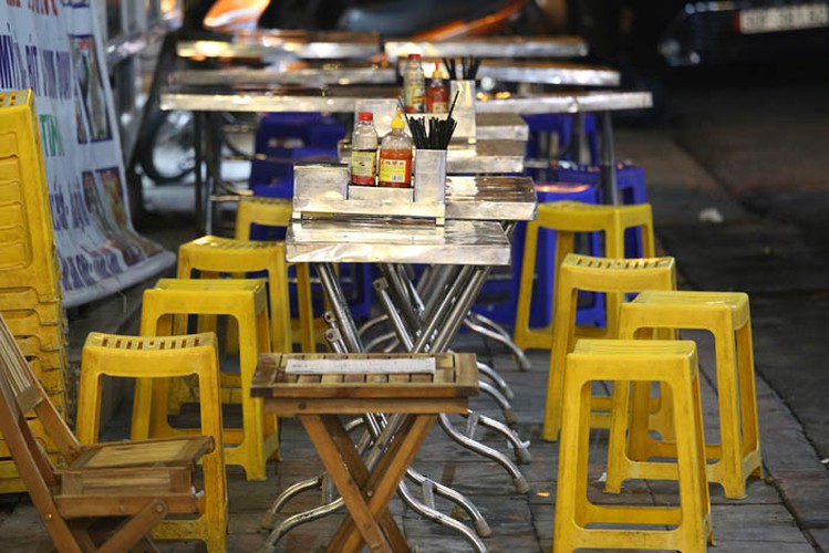 hanoi old quarter street falls quiet amid covid-19 fears hinh 5