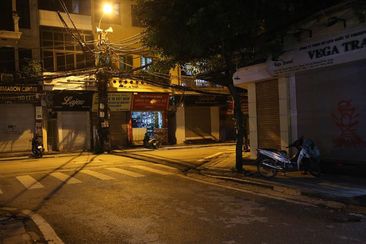 hanoi old quarter street falls quiet amid covid-19 fears hinh 6